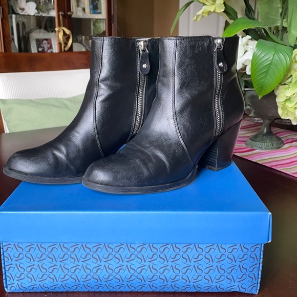 Simply Vera Wallace Black Heeled Booties - Picture 1 of 6